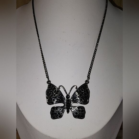 Jewelry - Elegant Black Butterfly Necklace 16"+3"